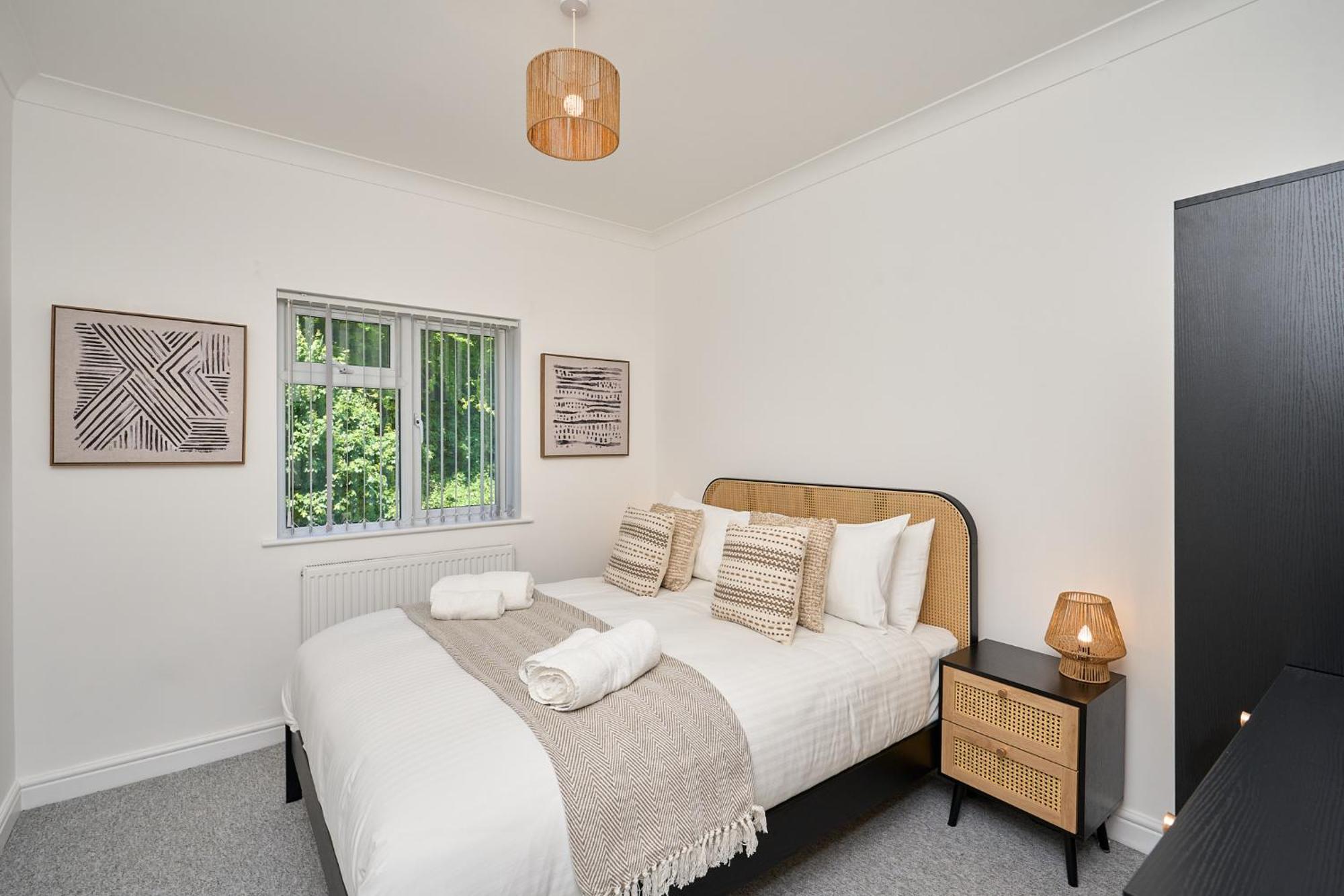 Spacious 1 Bed Apt - Stunning Views & Private Parking - 5 Mins To Beach - Dog Friendly - Close To Ventnor, Shanklin & Sandown - Ideal For Friends, Families & Business Travellers - Sleeps Up To 4 Guests - Managed By "Greenstay Serviced Accommodation" Bonchurch Exterior foto