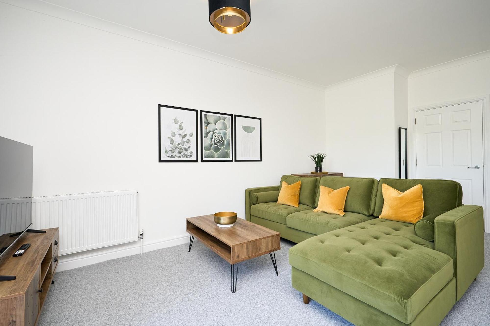 Spacious 1 Bed Apt - Stunning Views & Private Parking - 5 Mins To Beach - Dog Friendly - Close To Ventnor, Shanklin & Sandown - Ideal For Friends, Families & Business Travellers - Sleeps Up To 4 Guests - Managed By "Greenstay Serviced Accommodation" Bonchurch Exterior foto