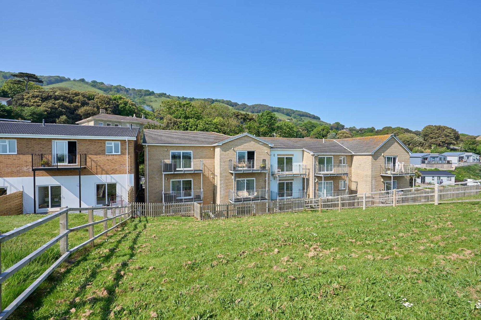 Spacious 1 Bed Apt - Stunning Views & Private Parking - 5 Mins To Beach - Dog Friendly - Close To Ventnor, Shanklin & Sandown - Ideal For Friends, Families & Business Travellers - Sleeps Up To 4 Guests - Managed By "Greenstay Serviced Accommodation" Bonchurch Exterior foto